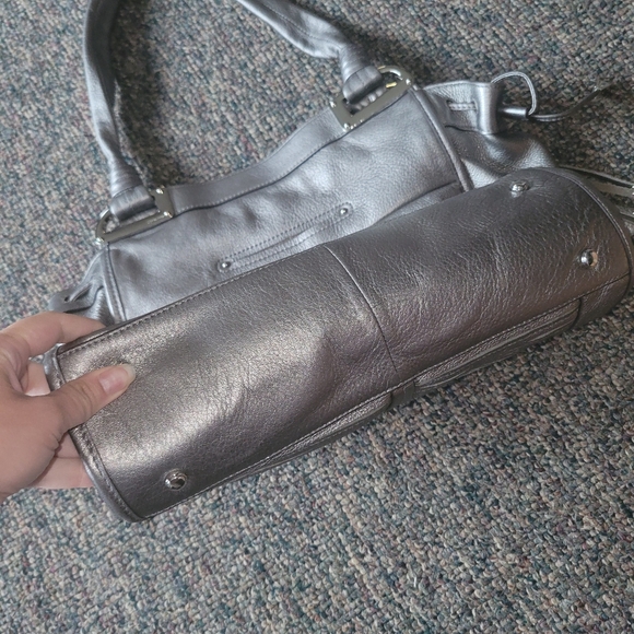 B. Makowsky Elegant Silver Women's Shoulder Bag - Picture 9 of 13
